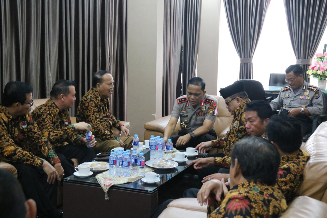 Forum Pembauran Kebangsaan Prov Riau Temui Kapolda Diruang Utama